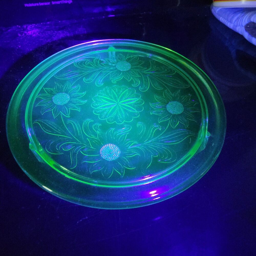 1930s Uranium Depression Glass ~Jeanette Sunflower Cake Plate 10" Footed~ GLOWS